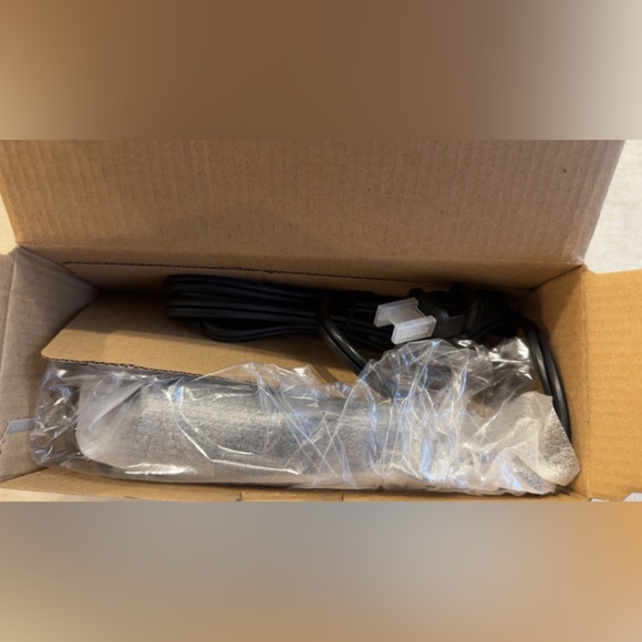 Hand held hair dryer - Picture 2 of 2